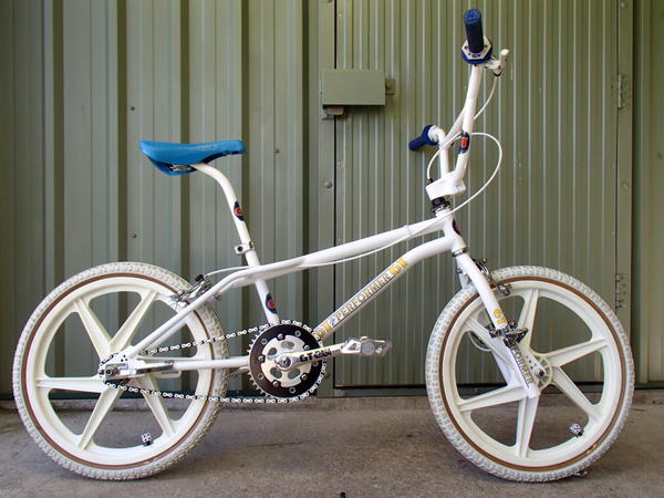 1987 White GT Pro Performer GT Pro Freestyle Tour seat Old School BMX fits DYNO